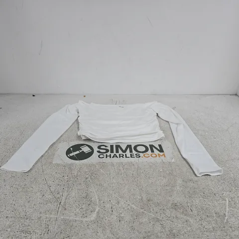 HOLLISTER WHITE T-SHIRT – SIZE M, MADE IN CAMBODIA