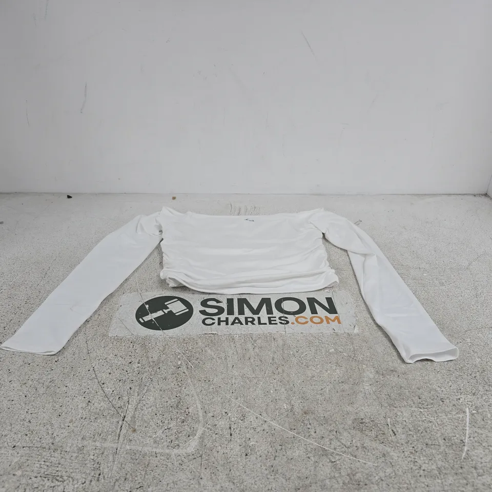 HOLLISTER WHITE T-SHIRT – SIZE M, MADE IN CAMBODIA