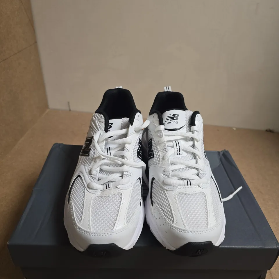 BOXED PAIR OF NEW BALANCE MR530 RUNNING SHOES – WHITE/BLACK, UK 5.5