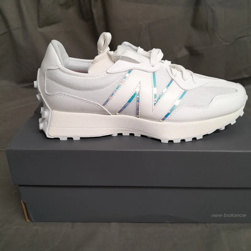 BOXED PAIR OF NEW BALANCE 327 SHOE SIZE 9