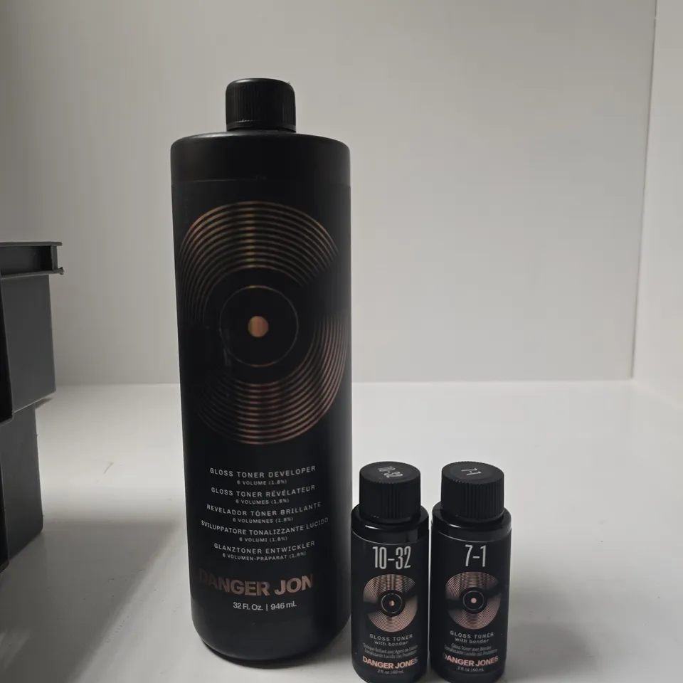DANGER JONES GLOSS TONER DEVELOPER KIT – 32 FL OZ BOTTLE WITH 7-1 & 10-32 TONERS