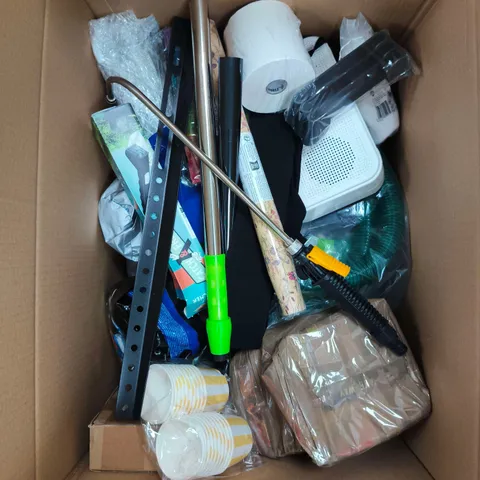 APPROXIMATELY 20 ASSORTED HOUSEHOLD PRODUCTS TO INCLUDE WALLPAPER, RADIO, DISHWASHER CAPSULES ETC 