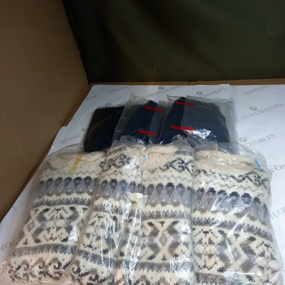 APPROX 6 GREY POLOS AND LINEN LEGGINGS IN DIFFERENT SIZES AND COLOURS 