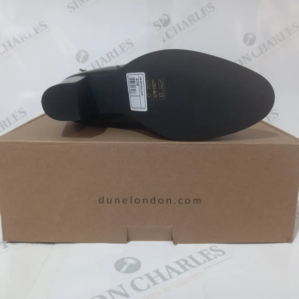 BOXED PAIR OF DUNE LONDON 484 PHILIPPA 2 HIGH BLOCK HEEL ANKLE BOOTS IN BLACK SIZE 6