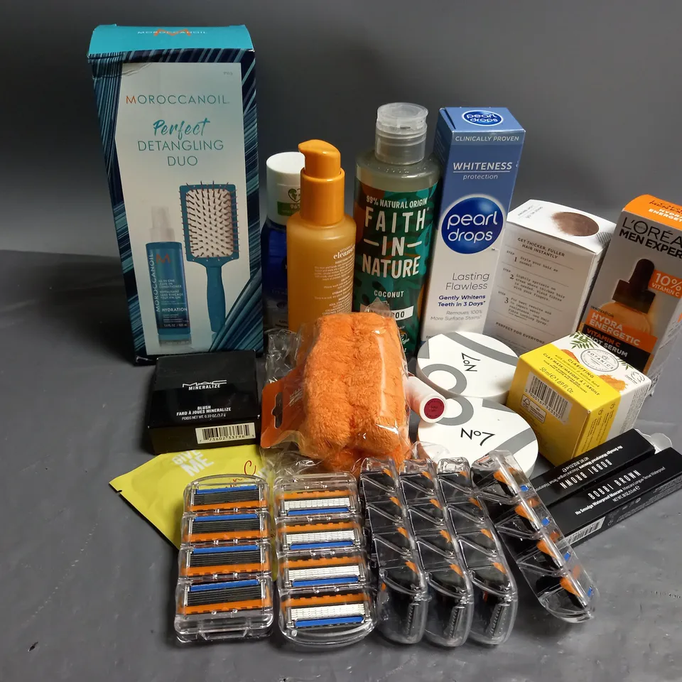 APPROXIMATELY 15 ASSORTED HEALTH AND BEAUTY PRODUCTS TO INCLUDE NO.7 MINERAL PERFECTION POWDER FOUNDATION, BOBBI BROWN WATERPROOF MASCARA, PEARL DROPS DAILY WHITENING TOOTHPASTE