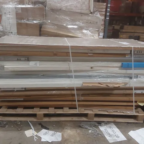 PALLET CONTAINING A VERY LARGE QUANTITY OF WOODEN INTERNAL DOORS