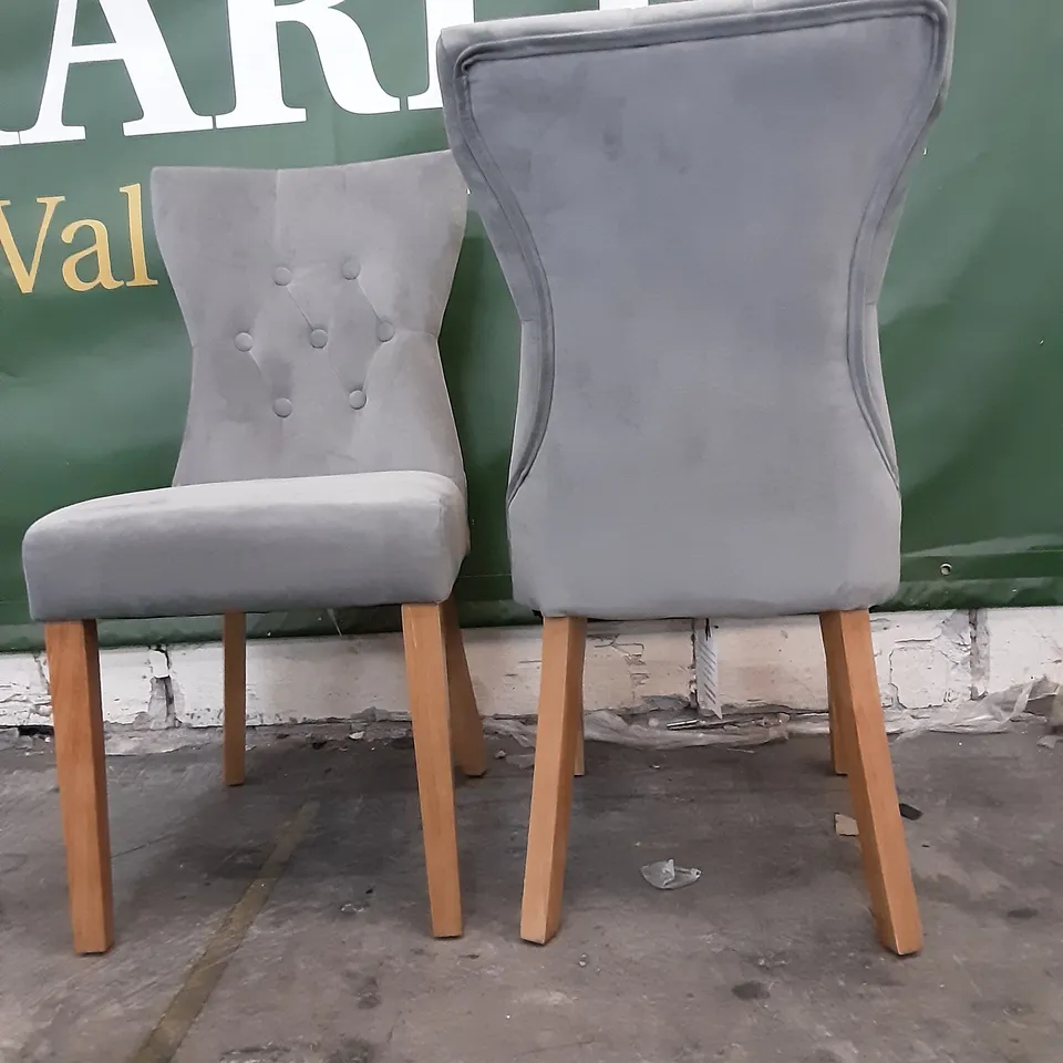 SET OF 2 VELVET DINING CHAIRS IN LIGHT GREY 