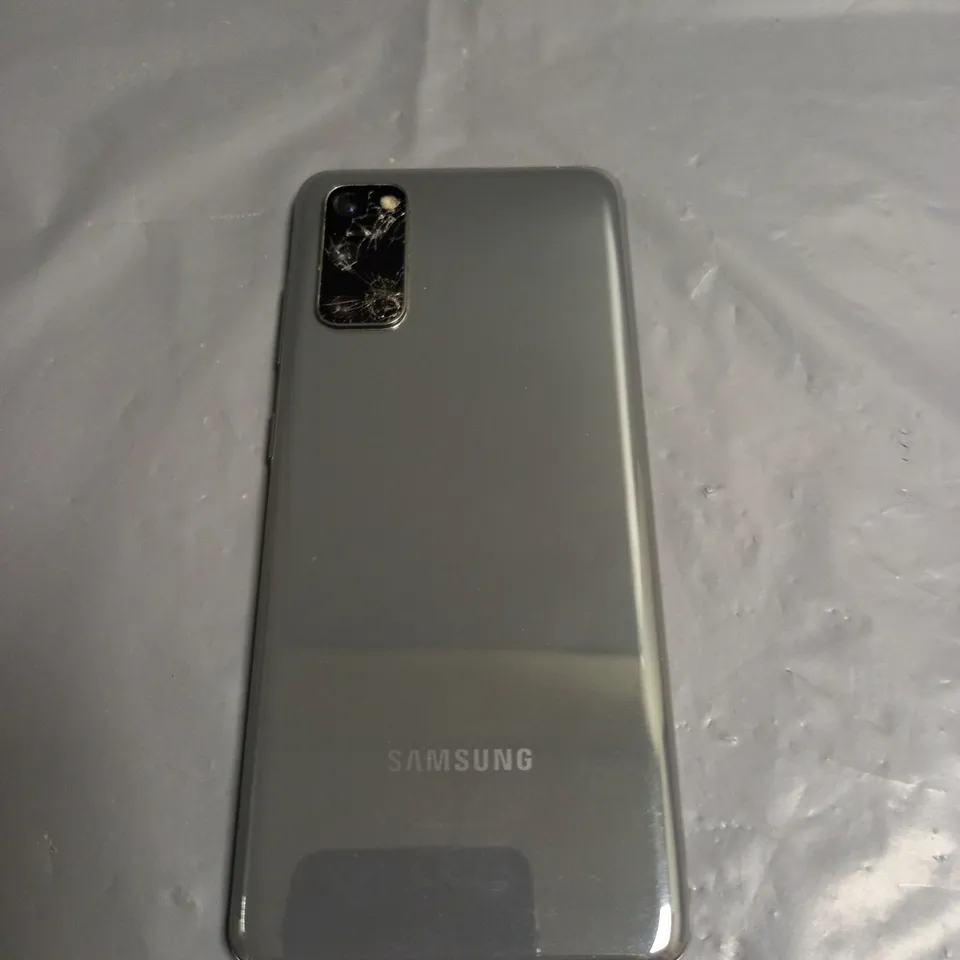 SAMSUNG GALAXY S20 FE IN GREY