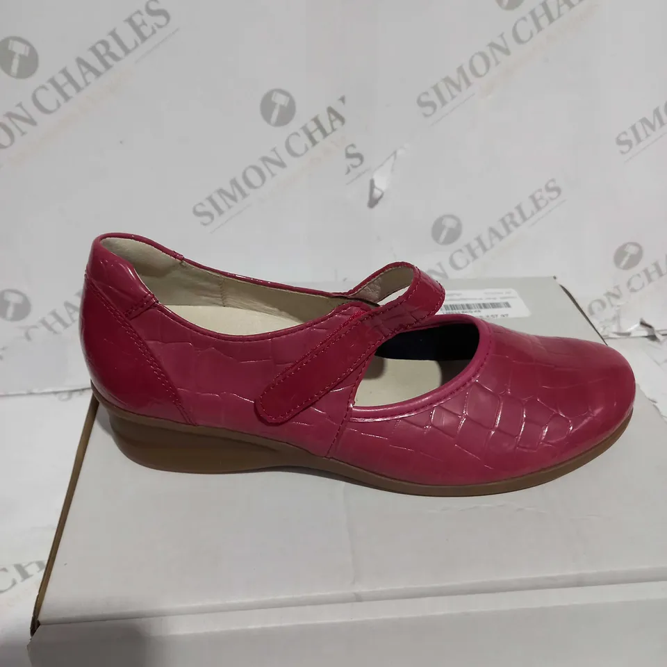 JANE BERRY PINK CROCODILE SHOES - UK SIZE 6