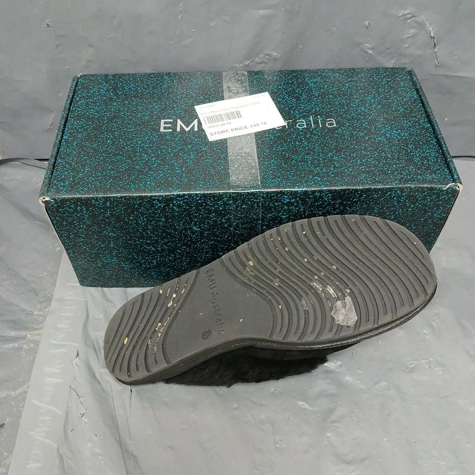 PAIR OF EMU AUSTRALIA NEST JOLIE SHEEPSKIN SLIPPERS IN BLACK SIZE 6 