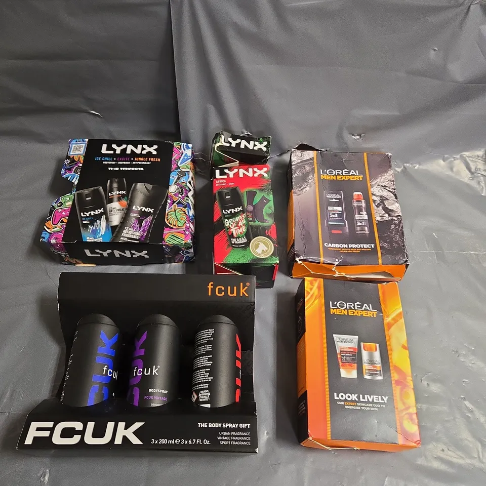 APPROXIMATELY 5 ASSORTED BOXED COSMETIC ITEMS TO INCLUDE - LYNX THE TRIFECTA - THE BODY SPRAY GIFT - L'OREAL MEN EXPERT CARBON PROTECT DUO - ETC