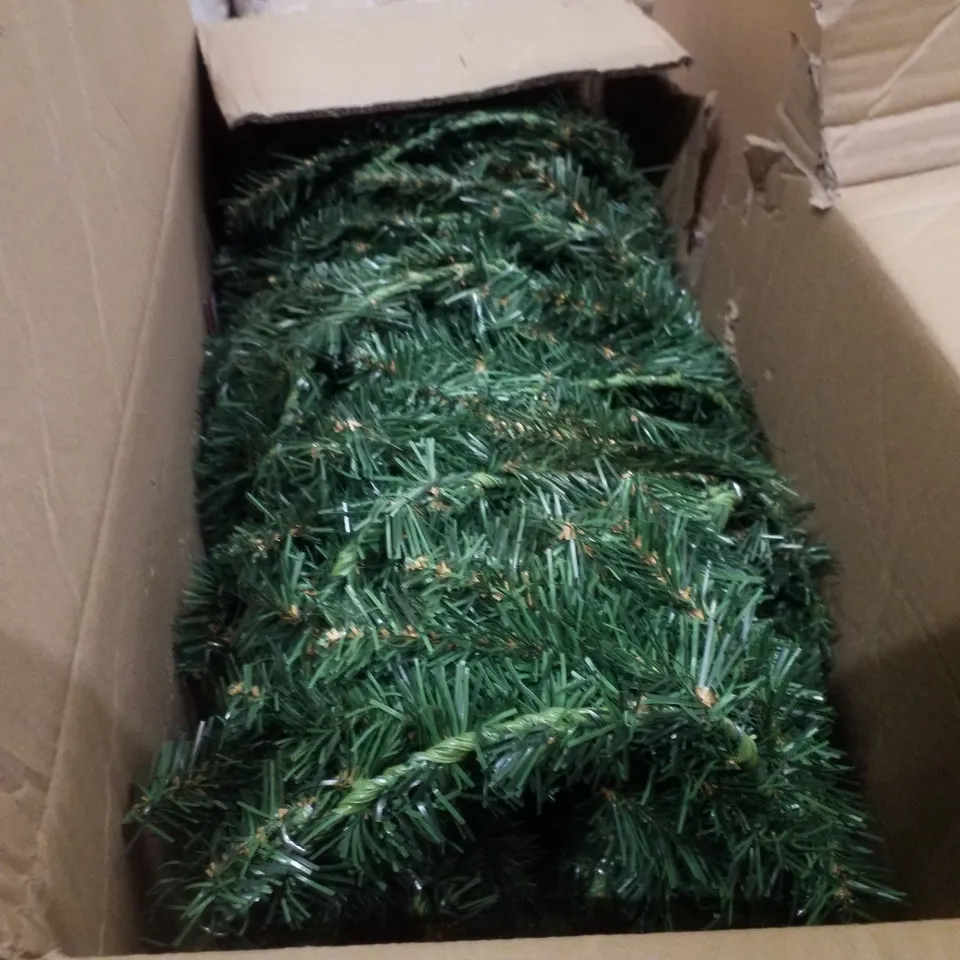 PALLET CONTAINING ASSORTED CHRISTMAS PRODUCTS & DECORATIONS INCLUDING WREATH, CERAMIC HOUSES & FELT HANGING GINGERBREAD LETTERS