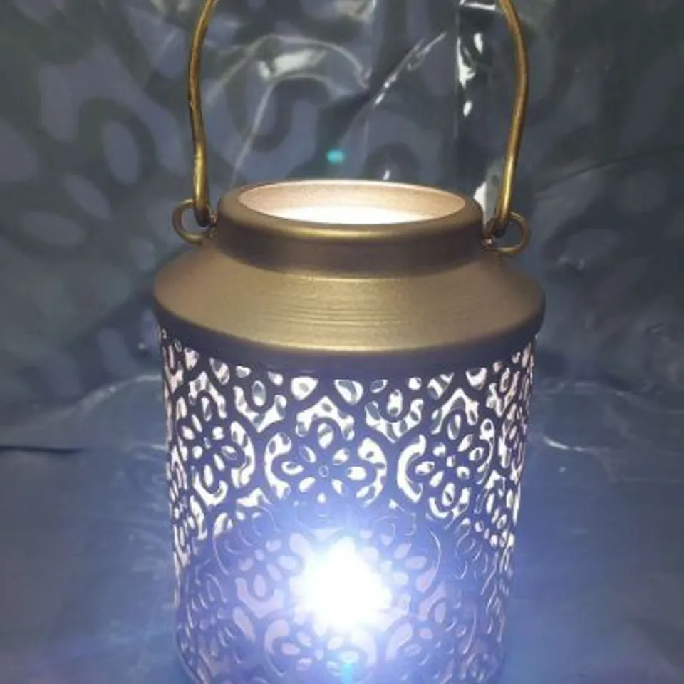 18 DOORBUSTER - HANDMADE MOROCCAN STYLE LED LANTERN WITH GOLDEN FINISH (3XAAA BATTERY REQUIRED)