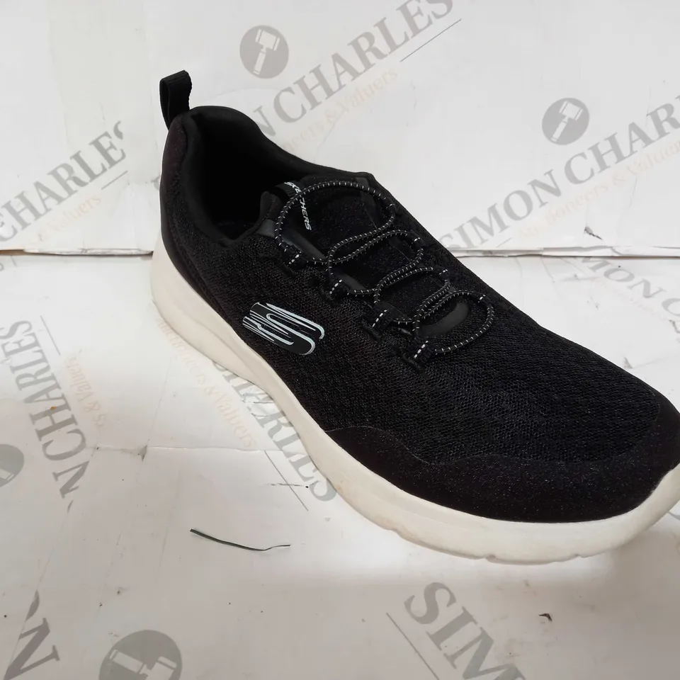SKECHERS DYNAMIGHT 2.0 BUNGEE TRAINER IN BLACK - UK 5.5