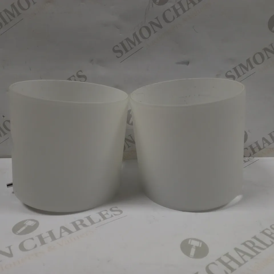 SET OF 2 LIGHT FITTINGS WITH WHITE SHADE