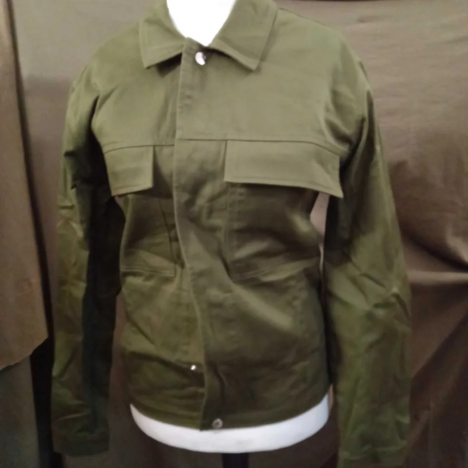 PERCIVAL UTILITY JACKET IN KHAKI GREEN - MEDIUM
