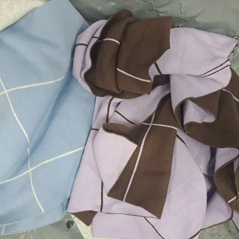 BOX OF APPROXIMATELY 12 ASSORTED CLOTHING AND FASHION ITEMS IN VARIOUS STYLES, SIZES, AND COLOURS