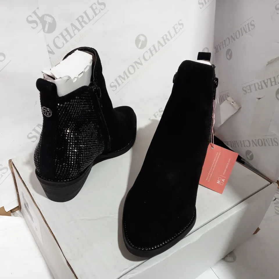 BOXED PAIR OF MODA BLACK ANKLE BOOTS  - SIZE 3