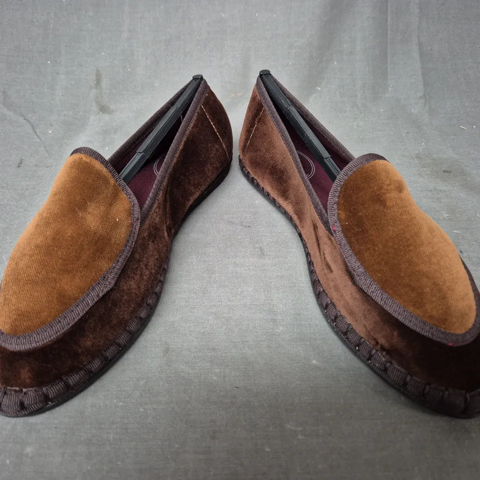 BOXED PAIR OF FLABELUS KATRINA FLAT SHOES IN BROWN EU SIZE 36