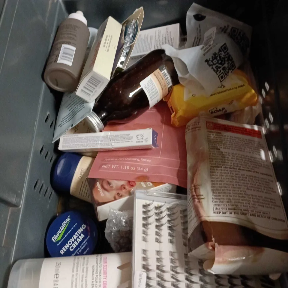 APPROXIMATEY 20 ASSORTED HEALTH AND BEAUTY PRODUCTS TO INCLUDE - VEET HAIR REMOVAL CREAM - CHAMPNEY'S BODY CLEANSER AND THE WHITE COMPANY WILD MINT HAND LOTION