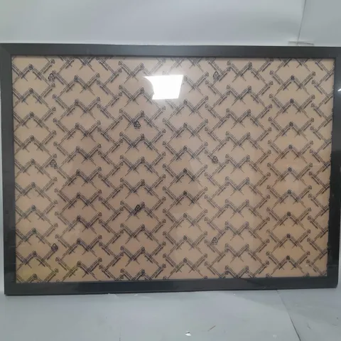 BOXED PICTURE FRAME 
