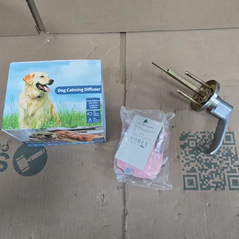 APPROXIMATELY 15 ASSORTED HOUSEHOLD PRODUCTS TO INCLUDE DOG CALMING DIFFUSER, DOOR HANDLE, POO BAG DISPENSER ETC 