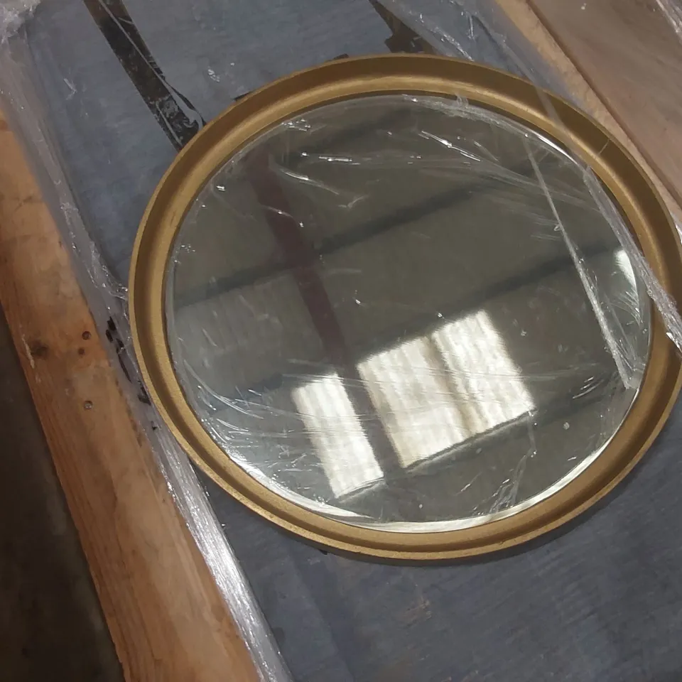 PALLET CONTAINING ASSORTED BATHROOM FURNITURE ITEMS