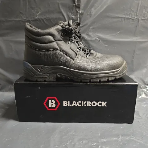 BOXED PAIR OF BLACKROCK CHUKKA BOOTS IN BLACK SIZE UK 10