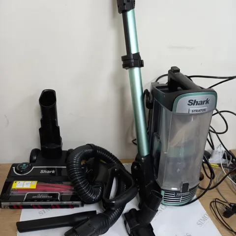 SHARK STRATOS UPRIGHT VACUUM CLEANER WITH PET-TOOL & CAR KIT NZ860UK