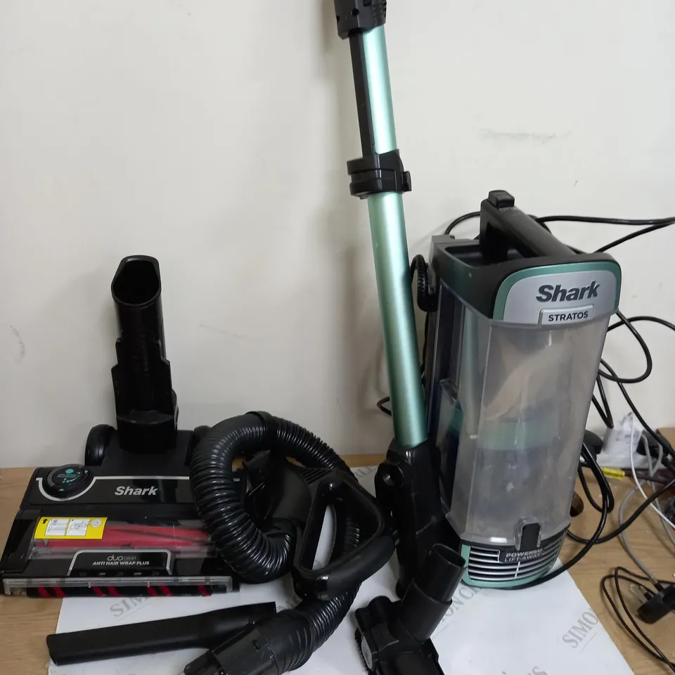 SHARK STRATOS UPRIGHT VACUUM CLEANER WITH PET-TOOL & CAR KIT NZ860UK