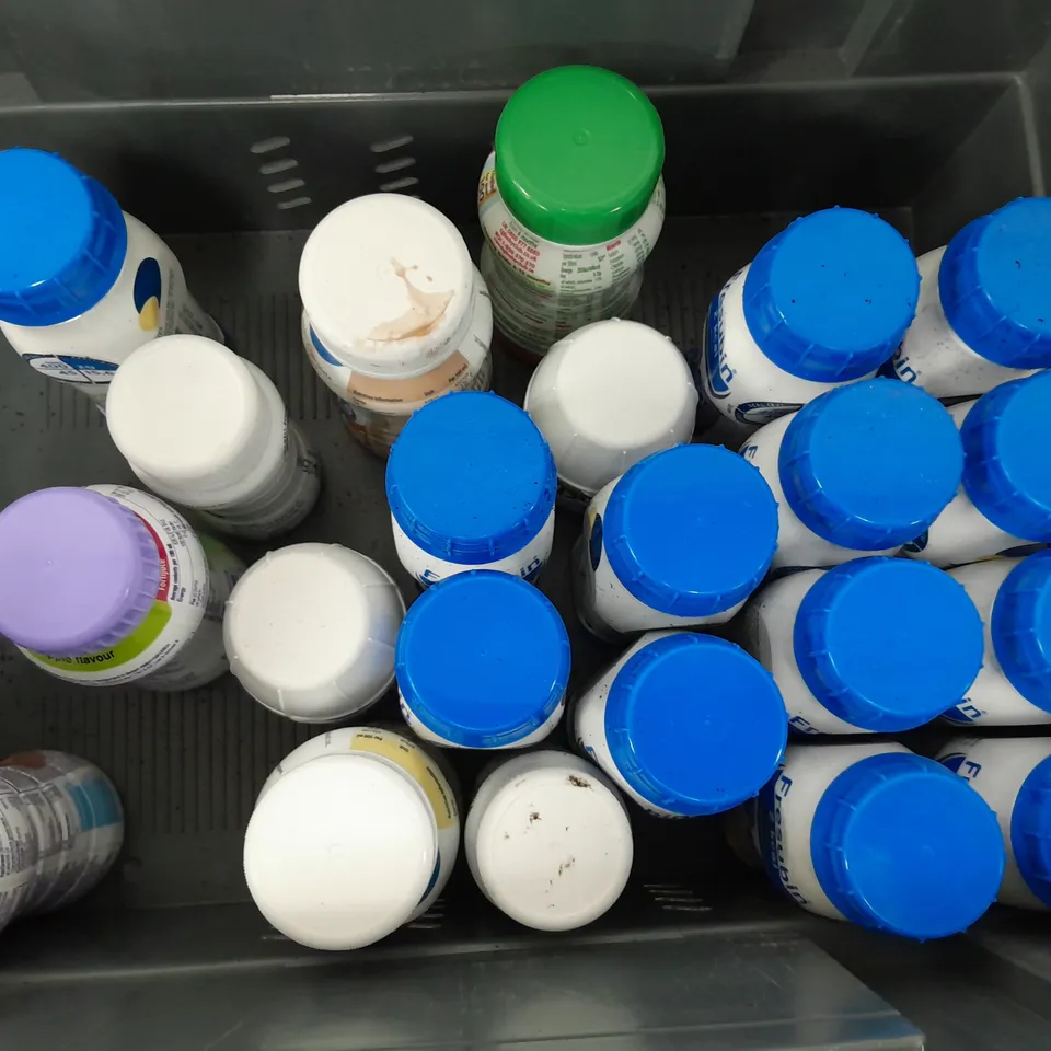 APPROXIMATELY 22 ASSORTED NUTRITION DRINKS TO INCLUDE FRESUBIN, NUTRICIA FORTIJUCE, NUALTRA ALTRAPLEN, ENSURE PLUS  