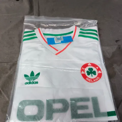 RETRO ADIDAS IRELAND FOOTBALL SHIRT – SIZE M