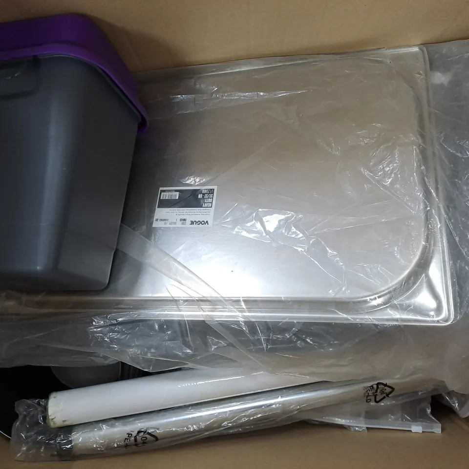 BOX OF APPROXIMATELY 10 ASSORTED HOUSEHOLD ITEMS TO INCLUDE DRAWER SLIDERS, DOUBLE OVEN GLOVE, ETC - COLLECTION ONLY