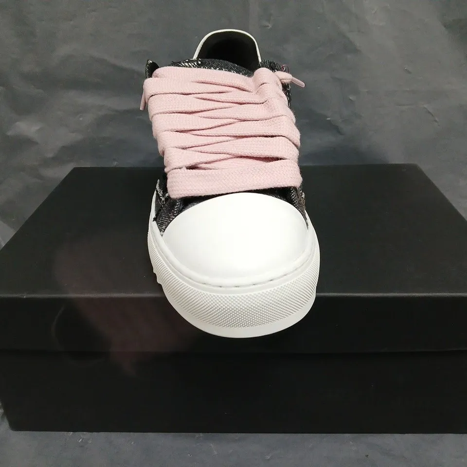 BOXED PAIR OF NUMERIS SHOES IN RUSTIC DENIM BLACK/PINK SIZE EU 45