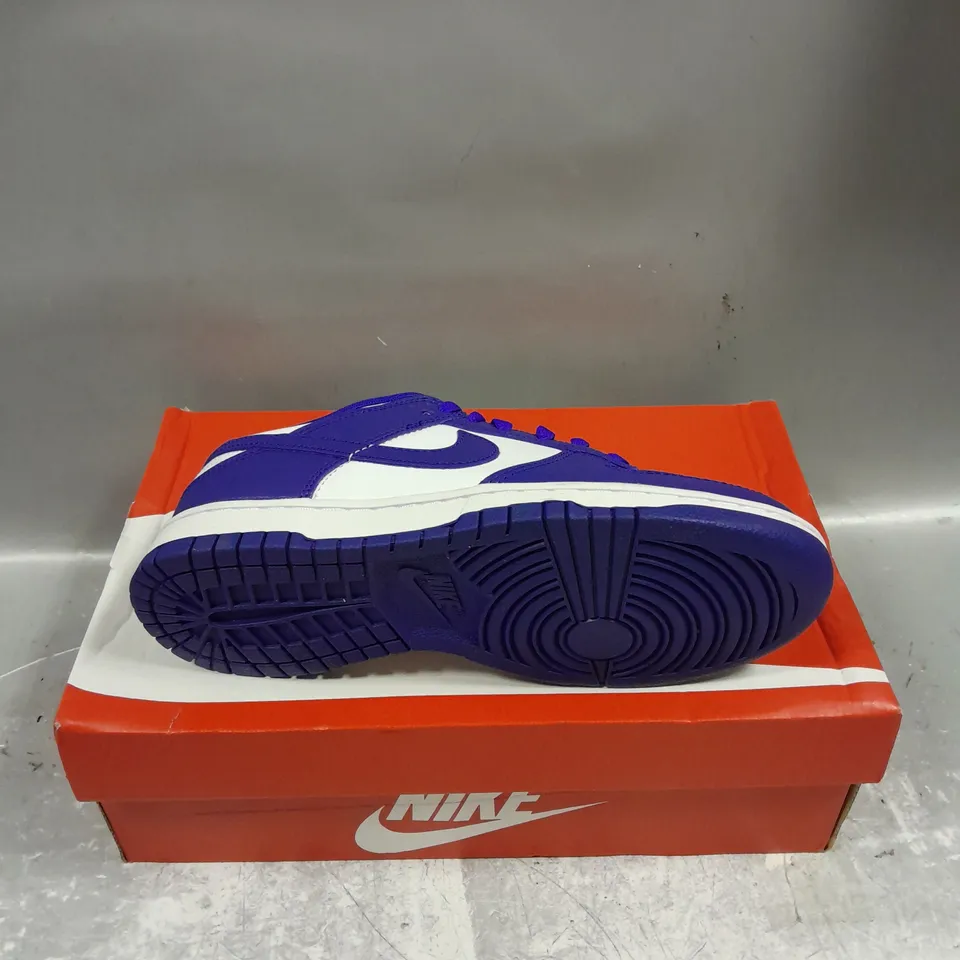 BOXED PAIR OF NIKE DUNK LOW RETRO SNEAKERS IN WHITE/CONCORD SIZE UK 6