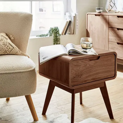 OSLO SIDE TABLE WALNUT