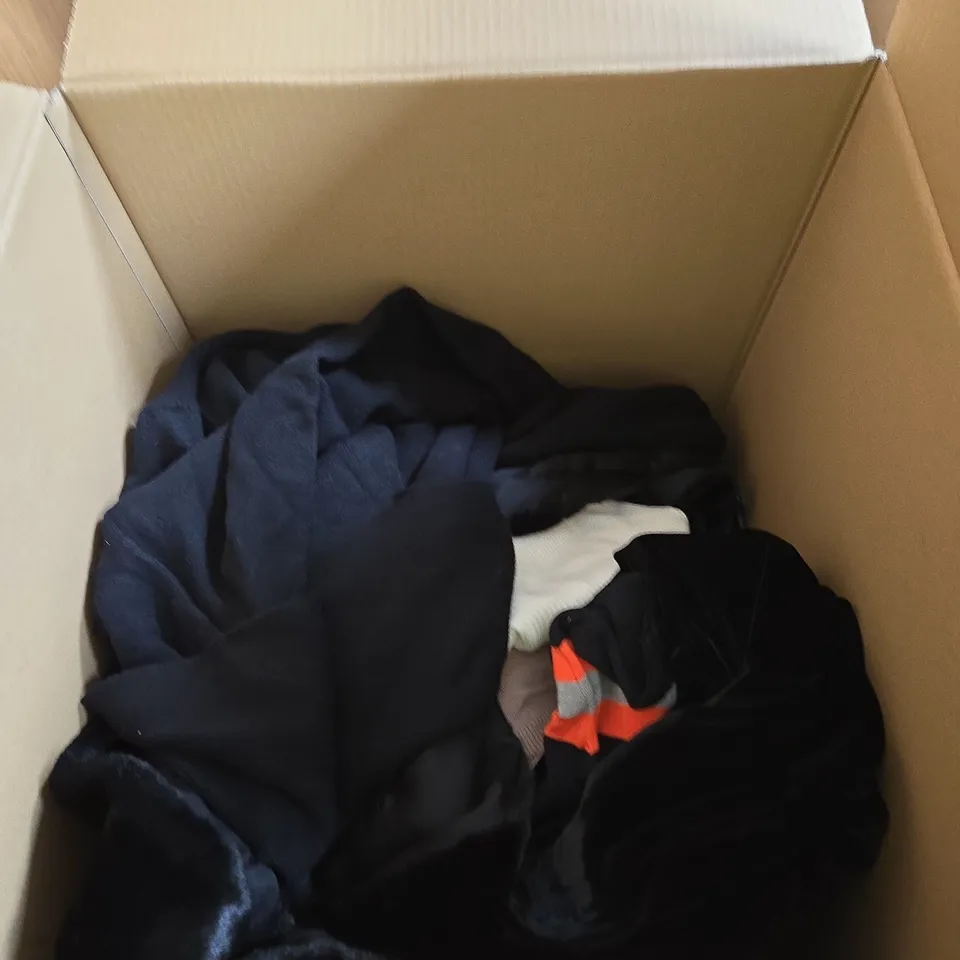 APPROXIMATELY 20 ASSORTED CLOTHING ITEMS IN VARIOUS STYLES, SIZES & COLOURS