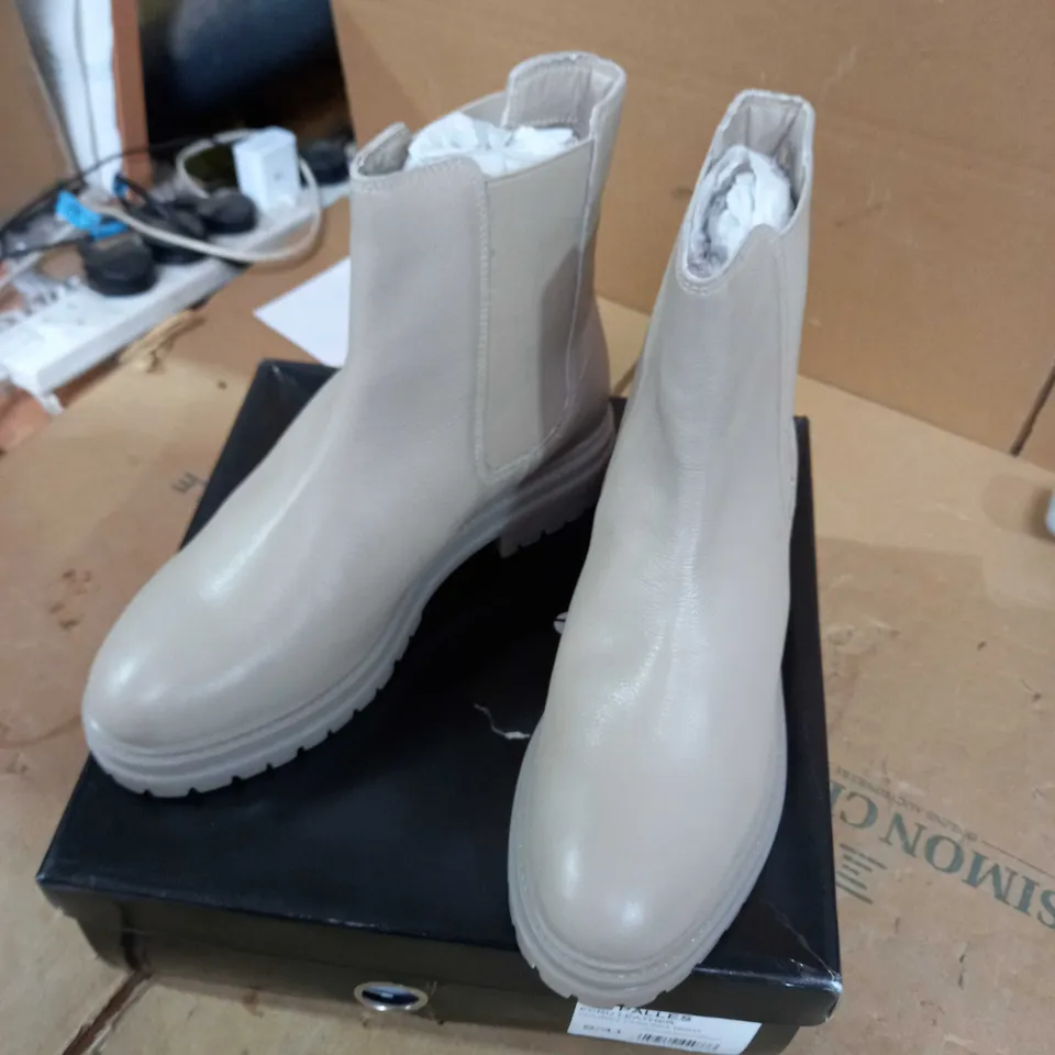 DUNE LONDON PALLES ECRU LEATHER BOOTS - SIZE 8