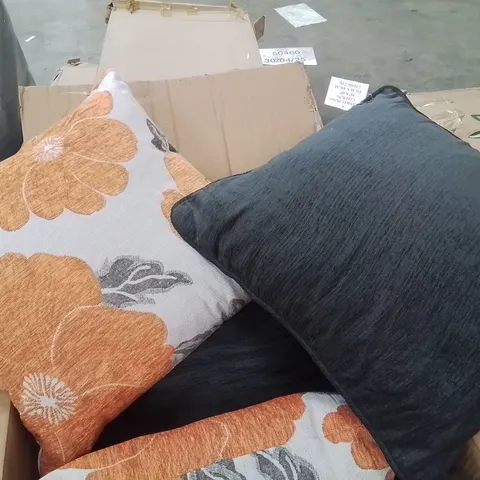 BOXED SET OF 4 SQUARE SCATTER CUSHIONS 