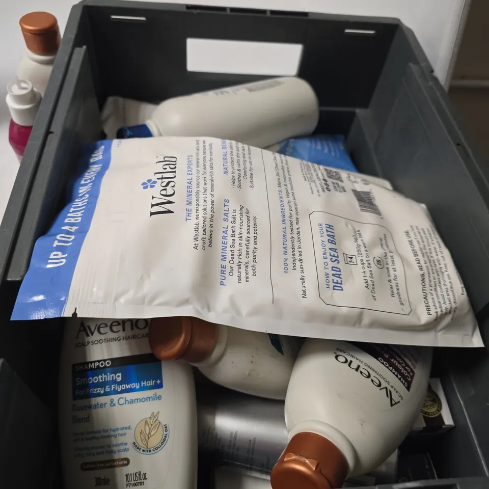 APPROXIMATELY 20 ASSORTED COSMETIC ITEMS INCLUDING HEAT SHIELD HAIR SPRAY , AVEENO CONDITIONER AND WESTLAB BATH SALT