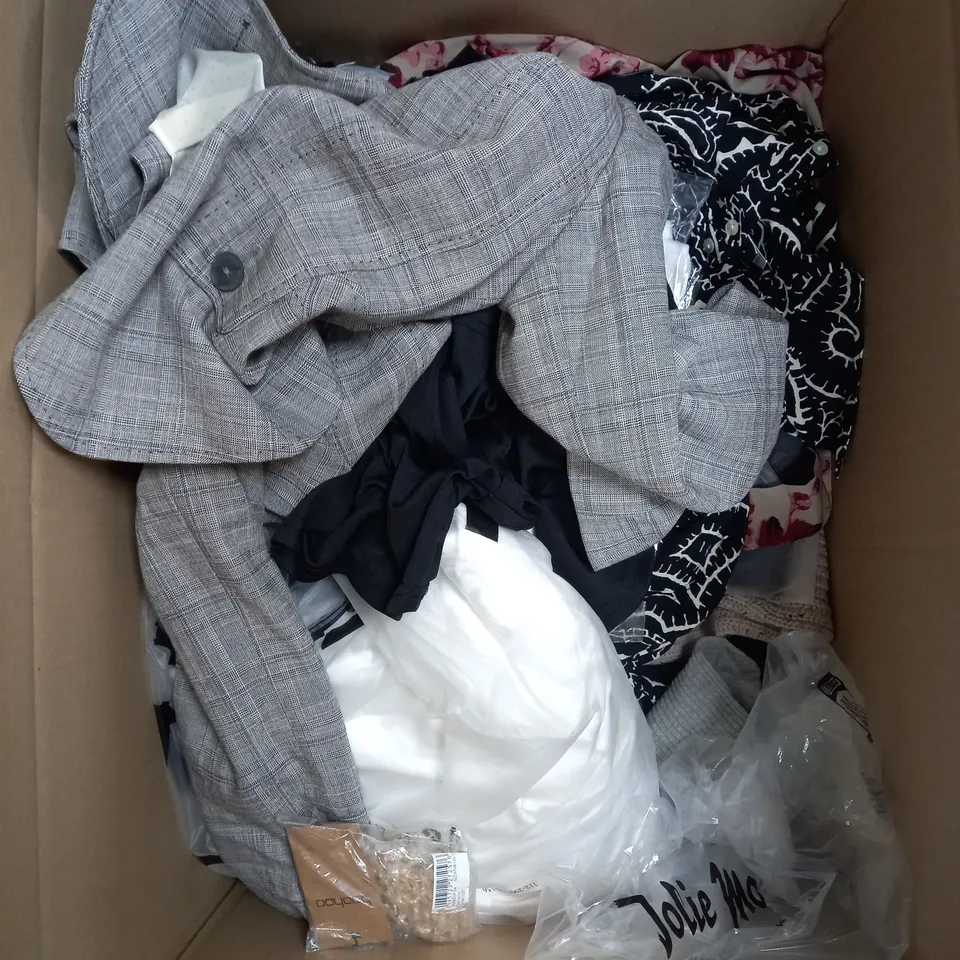 BOX OF APPROXIMATELY 22 ASSORTED CLOTHING ITEMS TO INCLUDE - SOCKS, TROUSERS , TOPS ETC