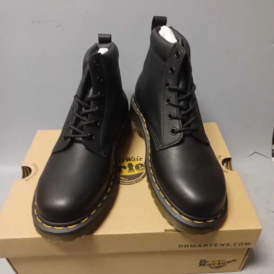 BOXED PAIR OF DR MARTENS AIRWAIR BOOTS IN BLACK - 6.5