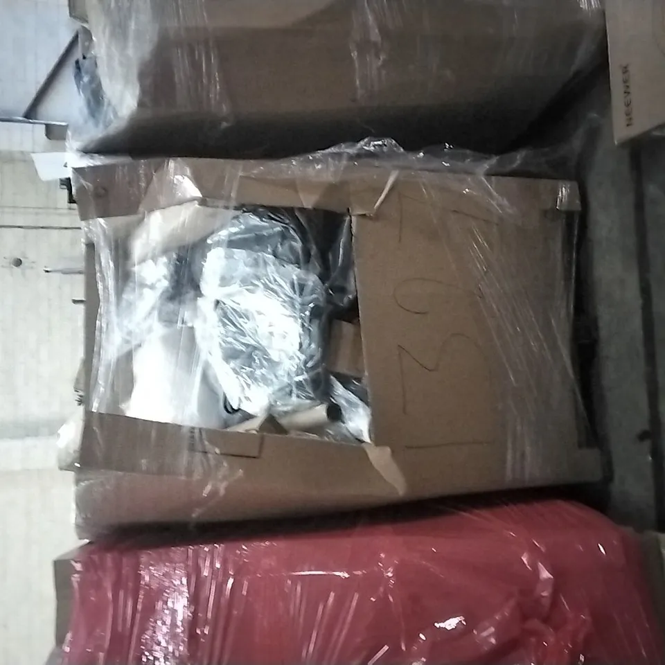 PALLET OF ASSORTED ITEMS INCLUDING NEEWER RING LIGHT, DRYZEM RETRACT-A-LINE, CURTAIN ROD, RETRACTABLE SAFETY GATE, MINI MAX PET BACKPACK, SCELTO GARDEN PARASOL  