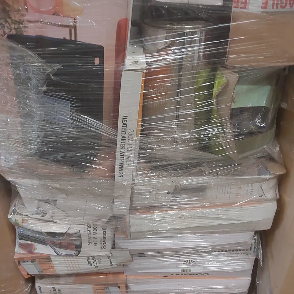 PALLET CONTAINING A VERY LARGE QUANTITY OF ASSORTED ELECTRIC ITEMS INCLUDING: DAEWOO FOLDABLE HEATED AIRER, CONVECTOR HEATERS, JUG BLENDER ECT