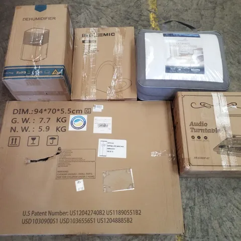 PALLET CONTAINING ASSORTED PRODUCTS INCLUDING DEHUMIDIFIER, TOILET SEAT, JIGSAW PUZZLE BOARD, AUDIO TURNTABLE & HUNGARIAN GOOSE DOWN DUVET