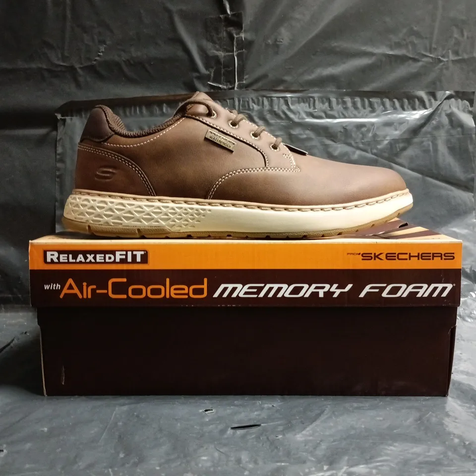BOXED PAIR OF SKECHERS SHOES IN BROWN SIZE UK 7.5