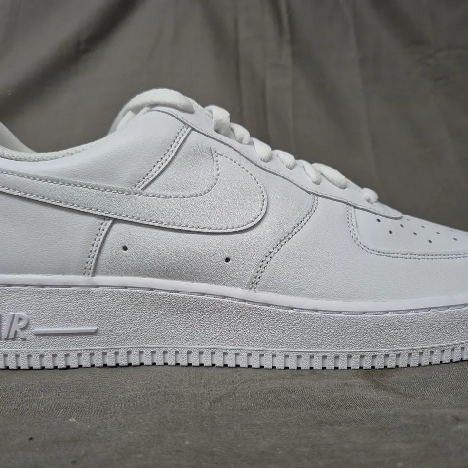 BOXED PAIR OF NIKE AIR FORCE 1 '07 SHOES IN WHITE UK SIZE 11