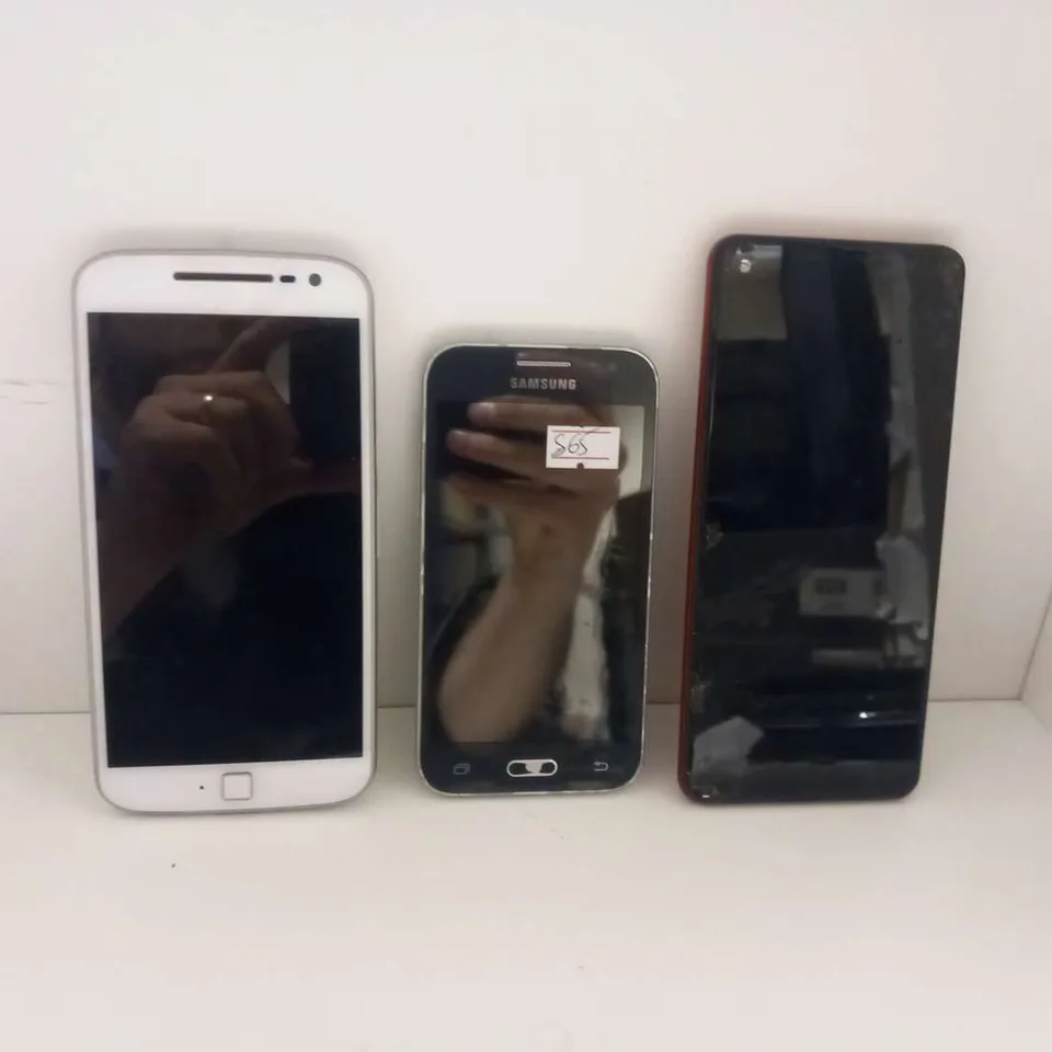 THREE ASSORTED MOBILE PHONES TO INCLUDE; SAMSUNG AND MOTOROLA