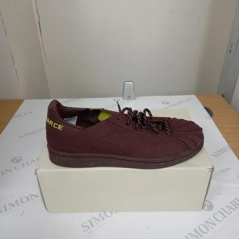 BOXED ADIDAS PHARRELL X SUPERSTARS SIZE 6