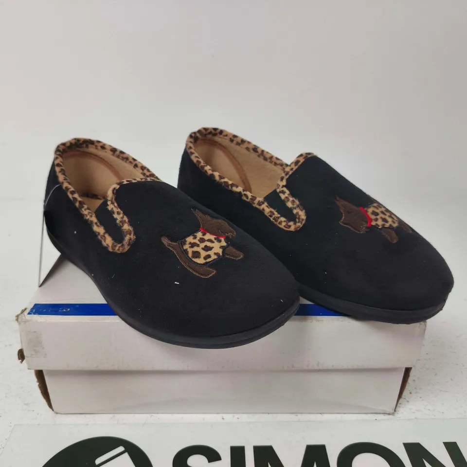 DANDIE BLACK SLIP-ON SLIPPERS WITH LEOPARD PRINT TRIM – UK 7